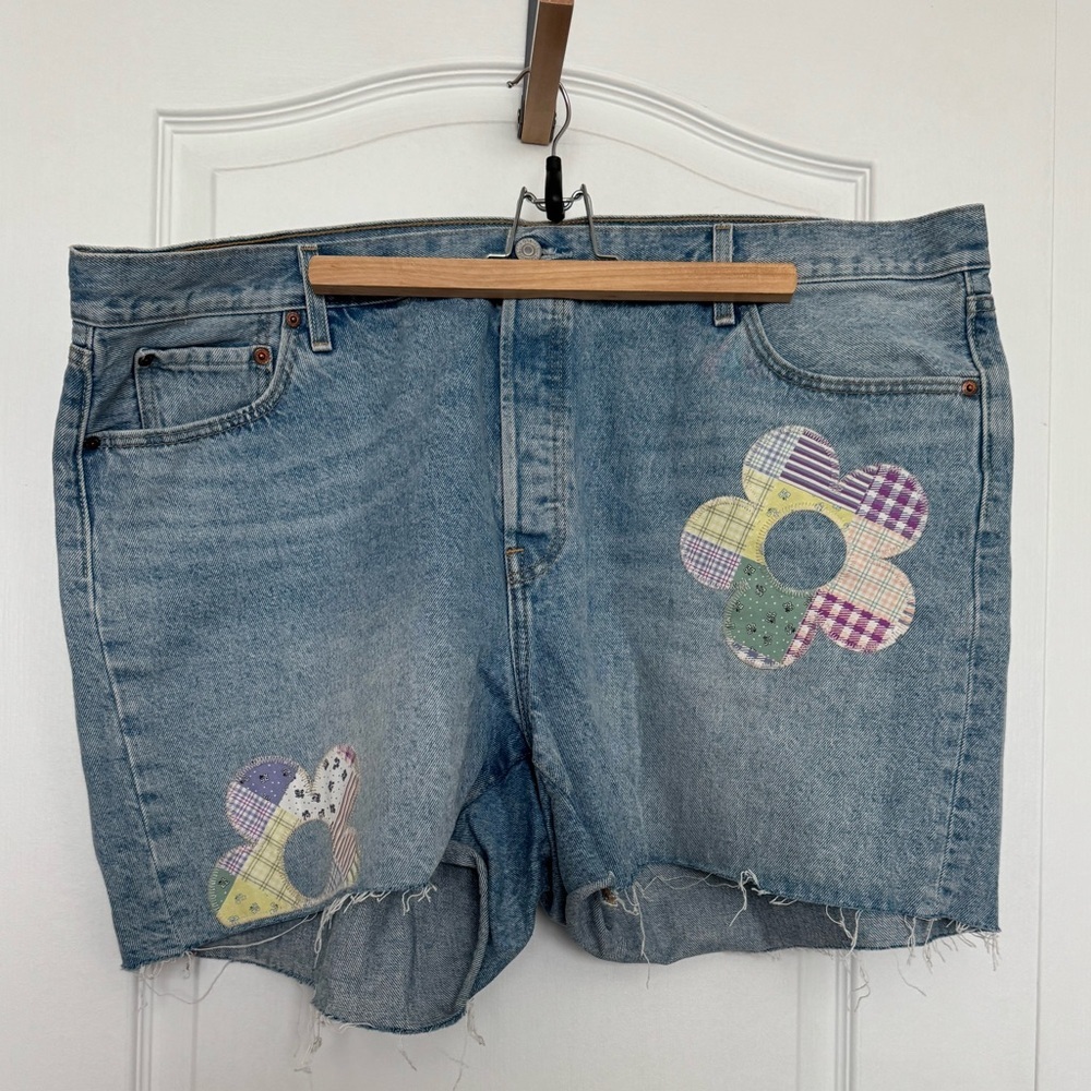 NWOT Levi's Anniversary Blue 501 Denim Shorts with Floral Patch- 22W